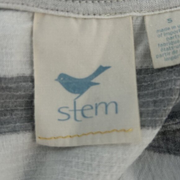 Stem Gray Striped Split Back Casual Top T sirt Size Small - Picture 5 of 8